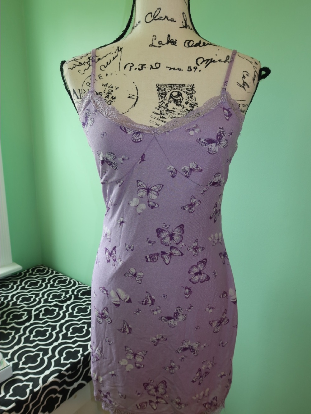 Lilac Butterfly Lace Trim body con dress